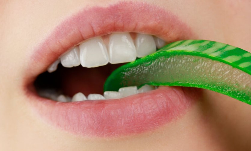 rubbing aloe vera on gums